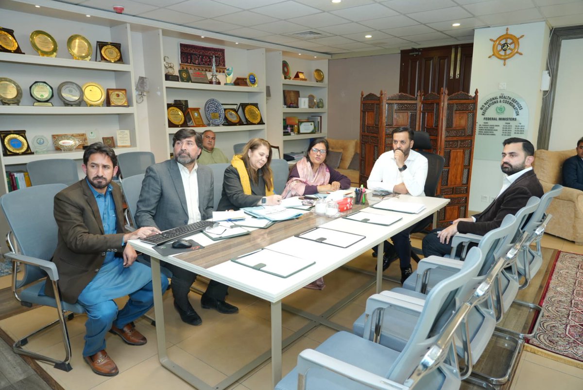 KamalMQM's tweet photo. وفاقی وزیرِ صحت سید مصطفیٰ کمال کی زیرِ صدارت اہم اجلاس منعقد ہوا، جس میں ڈی جی پاپولیشن نے بڑھتی ہوئی آبادی کے حوالے سے آگاہی مہم کے منصوبے پیش کیے۔

#MustafaKamal #HealthMinister #PopulationAwareness #HealthPolicy #FamilyPlanning #PublicHealth #Pakistan

@WHO @UNISEF @Gavi @GatesFoundation @GovtOfPakistan