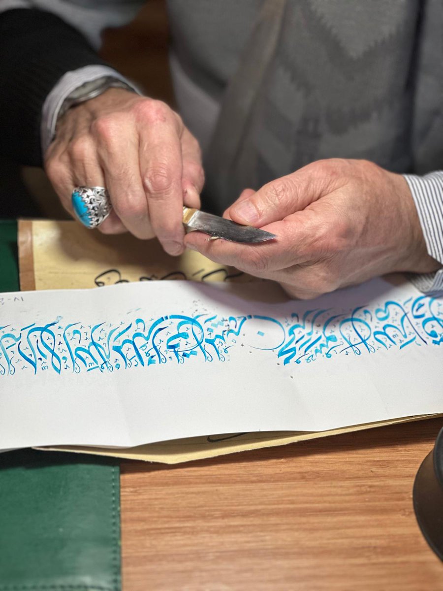 Amcamızın muhabbeti de mürekkebi de nev-i şahsına münhasır..