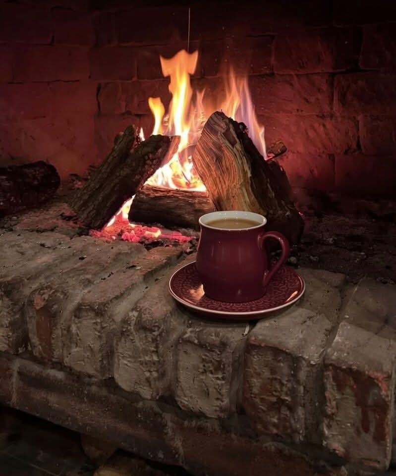 Sahte kalabalıklara inat, 
en tenhasındayım hayatın…
🤍🤍

#iyiakşamlar 
#UzakŞehir 
#Huzur