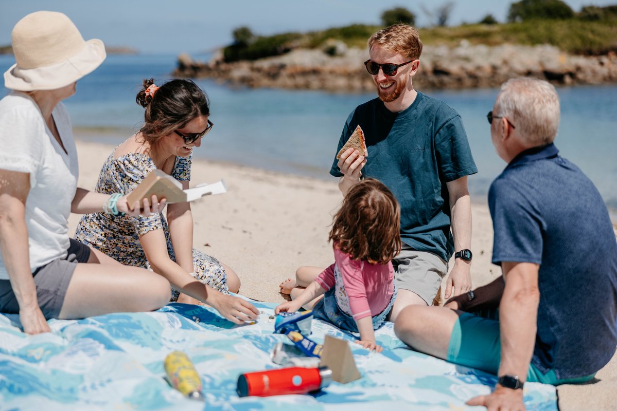 IOSTravel's tweet image. For so many visitors, the Isles of Scilly aren’t just a place on the map, they’re part of the family story.

From the shuffle up the gangway to the soft white sand on your first beach trip, each return feels familiar, yet somehow new and exciting.

#IslesOfScilly #ReturnToScilly