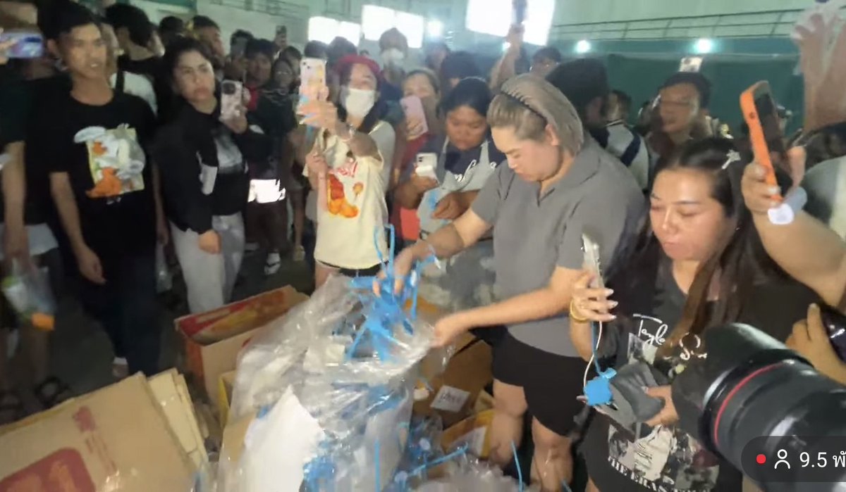 wee_klom's tweet image. เรื่องใหญ่ขึ้นพันเท่ากูว่าเลือกตั้งใหม่แน่นอน ตอนแรกเจ้าหน้าที่แจ้งว่าที่ไม่ได้รัดกล่องเพราะเคเบิ้ลไทร์หมด สุดท้ายมีประชาชนไปเจอที่เหลืออยู่และไม่ได้เอาไปนัดกล่องที่เอาขึ้นรถแล้ว ฉิบหายครับบอกเลยไปเลือกตั้งใหม่เท่านั้น #นับใหม่ทั้งประเทศ #เลือกตั้ง69