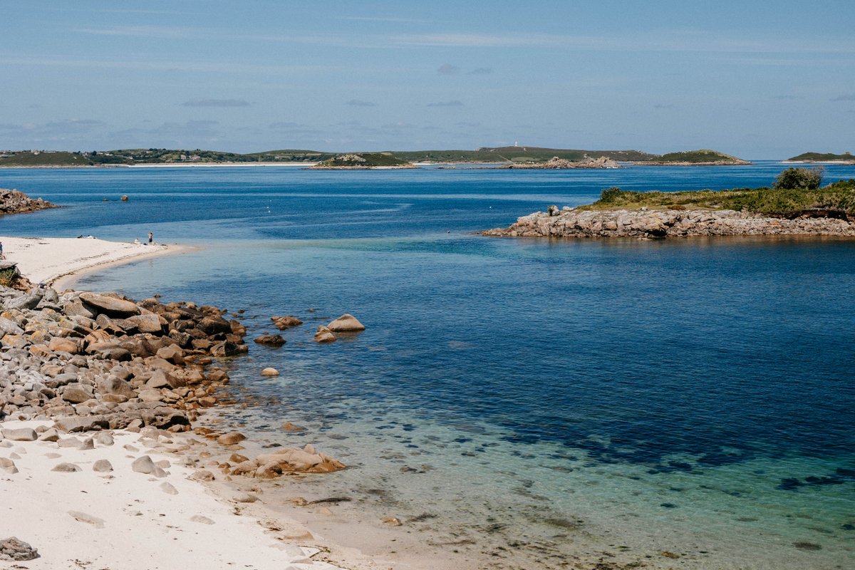 IOSTravel's tweet image. For so many visitors, the Isles of Scilly aren’t just a place on the map, they’re part of the family story.

From the shuffle up the gangway to the soft white sand on your first beach trip, each return feels familiar, yet somehow new and exciting.

#IslesOfScilly #ReturnToScilly