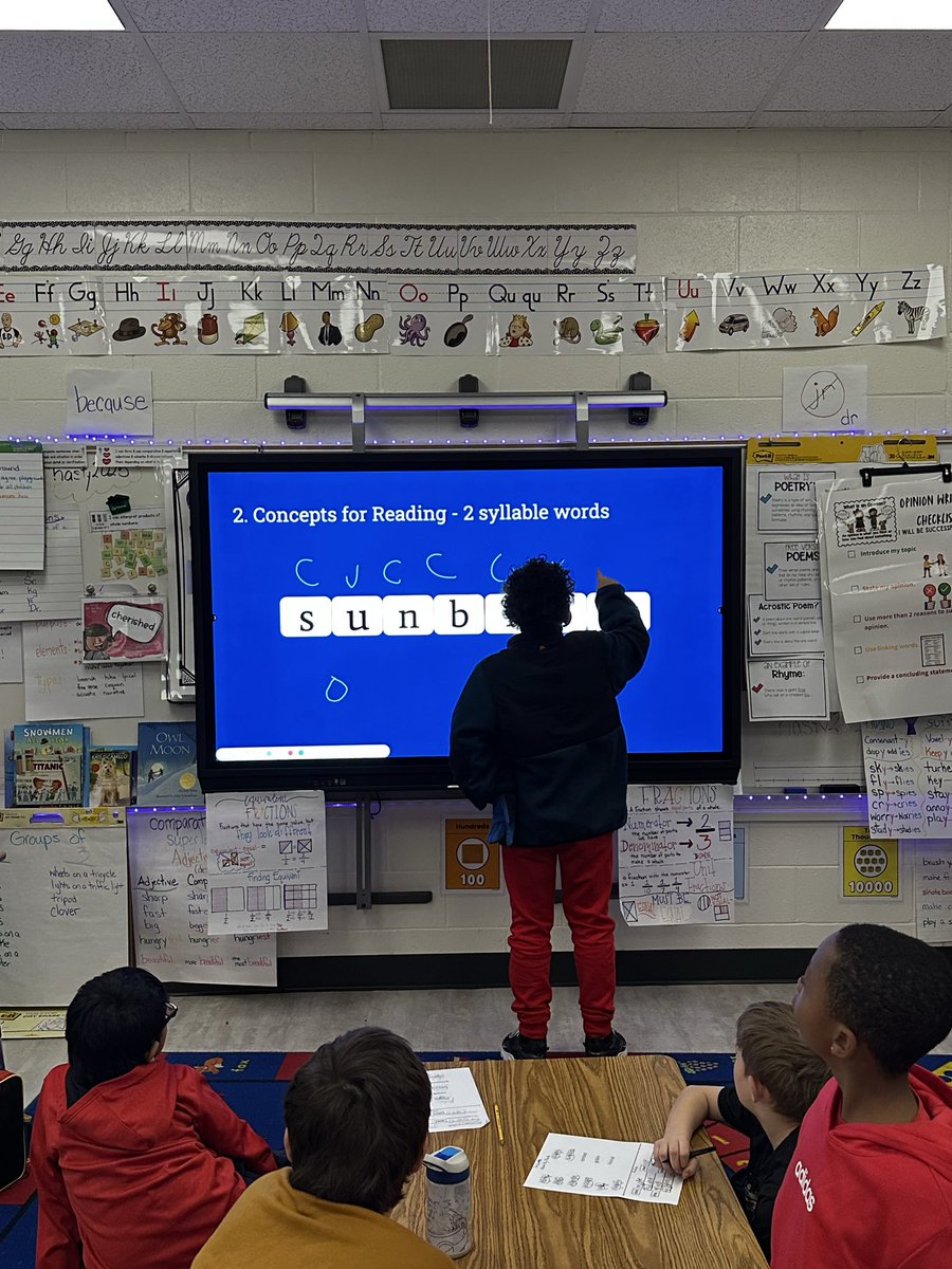 I love watching my students implementing reading strategies! 
#elevatingexcellance 
#defyinggravity
<a href="/MRegan0123/">Dr. Rosario-Regan</a> 
<a href="/JanetMarotte777/">Janet Marotte</a> 
<a href="/KelliNastasi/">Kelli </a> 
<a href="/CherokeeSchools/">Cherokee Co. Schools</a>
