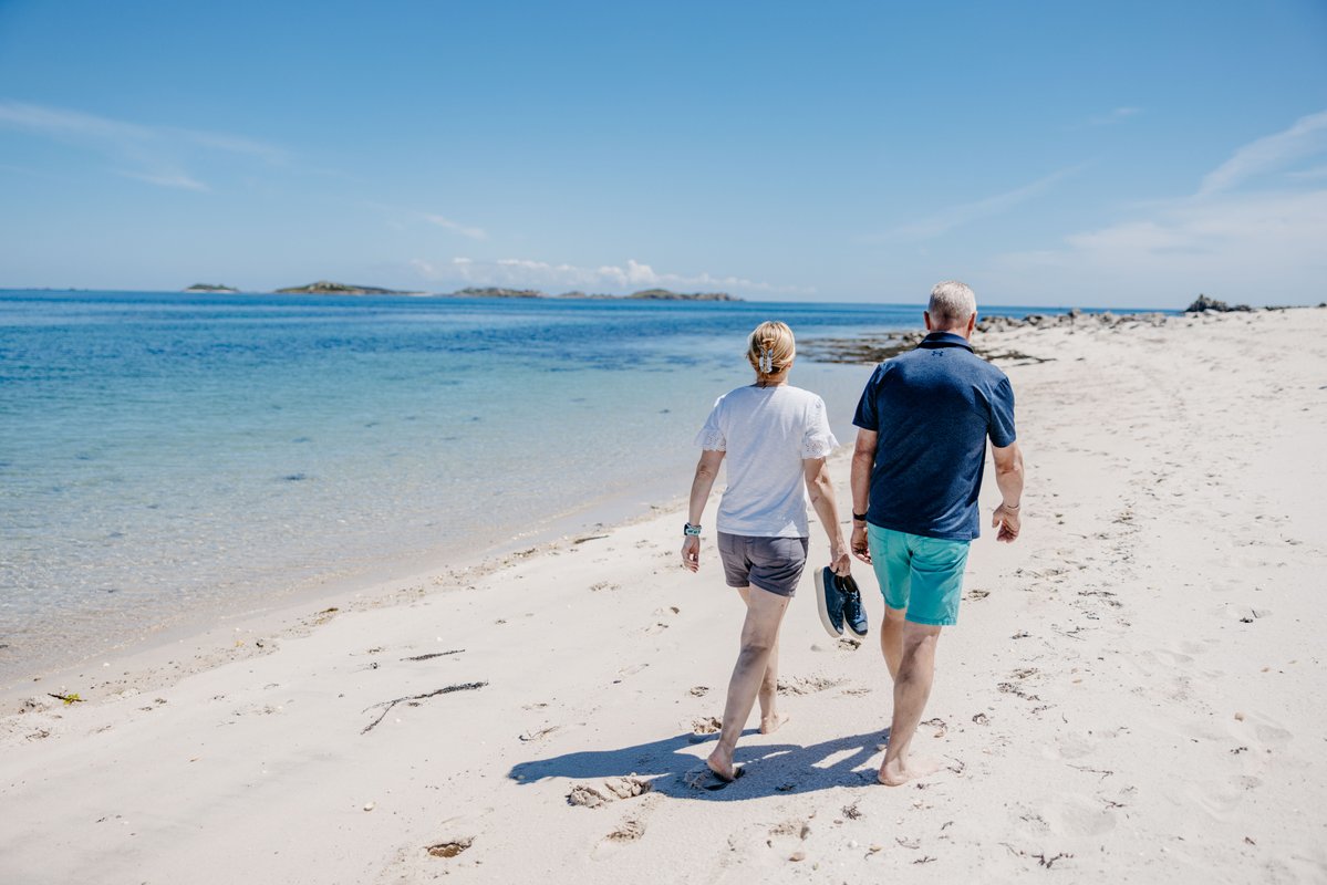 IOSTravel's tweet image. For so many visitors, the Isles of Scilly aren’t just a place on the map, they’re part of the family story.

From the shuffle up the gangway to the soft white sand on your first beach trip, each return feels familiar, yet somehow new and exciting.

#IslesOfScilly #ReturnToScilly