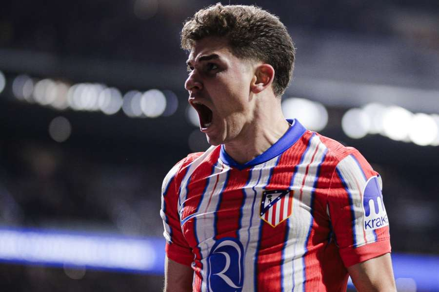 ZonaAtleti3's tweet photo. Julián Alvarez tiene una gran oportunidad para demostrar por qué es de los mejores jugadores del mundo.

No viene en una buena racha, no tiene confianza, no le salen las cosas, lleva sin meter gol cerca de 3 meses pero todo eso el jueves da igual.

Es tu momento, Julián. https://t.co/9FFuF6wpZW