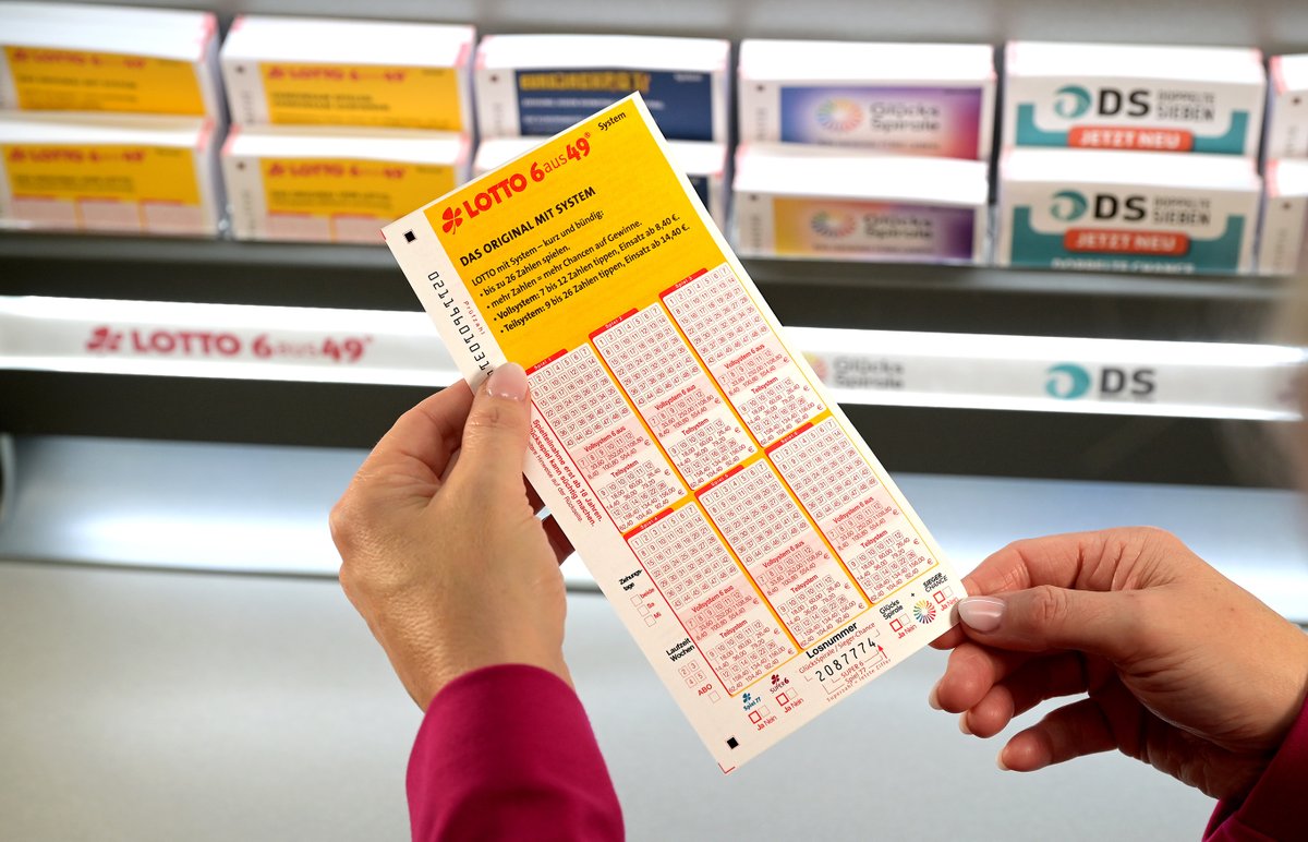 SLSV_Bayern's tweet photo. Zwei #Millionengewinne für bayerische #Spielteilnehmer. Ein #Rentner aus #Mittelfranken gewinnt über 1,5 Mio. € im #Eurojackpot. Ein noch unbekannter #Oberpfälzer erzielte beim #LOTTO6aus49 in der Gewinnklasse 2 einen Gewinn von über 1 Mio. €. Mehr unter https://t.co/6IR7HEC67H https://t.co/PAWP3QcYHM