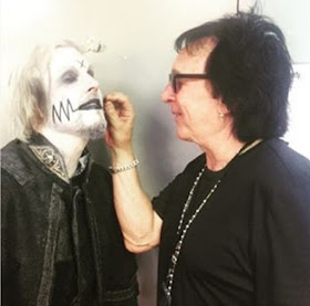 PeterCrissFeed's tweet photo. Peter Criss helping @john5guitarist with his makeup before the concert with @RobZombie, 2016

#KISSARMY #PeterCriss #KISSARMYROCKS #TheCatman #Catman #John5 #Makeup #RobZombie #Throwback #2016throwback #KISS https://t.co/y9KJXhsJAu