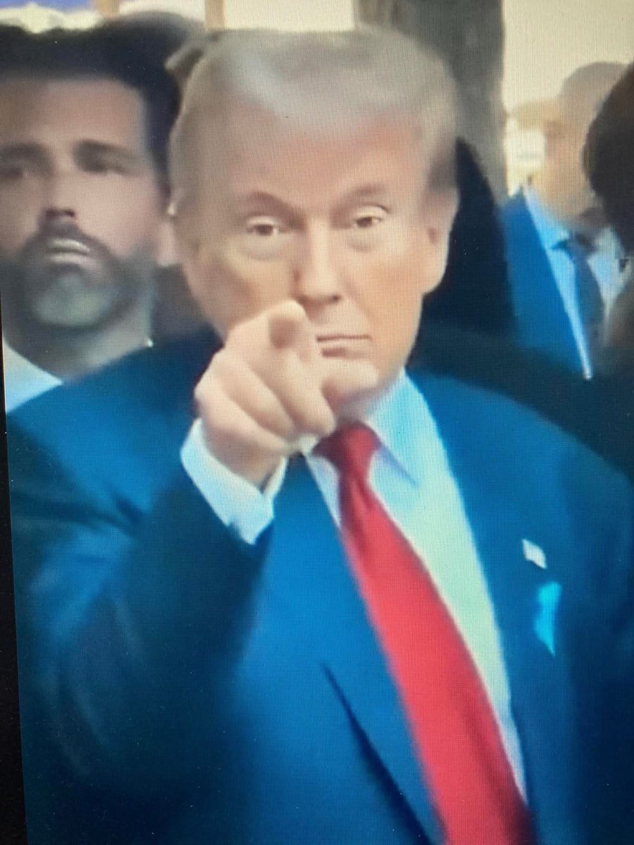 Qu’il soit une IA, un CGI, un clone, un acteur, un robot ou qu’il soit déjà décédé. 

Je m’en fou ! 

🚨Car cet homme, cette image ou cette chose accompli ce que rien ni personne a fait pour l’humanité auparavant…

❗️Trump a mis fin à la plandémie qui devait durer dix ans.