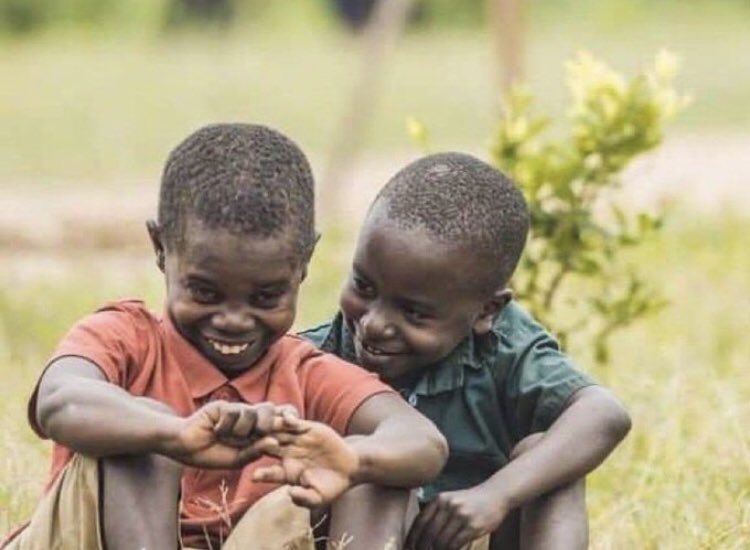 HaskenAddini's tweet photo. Auren yar anguwa dadi gare shi; ko bata gama tuwo ba, zata iya gudu gida ta karbo muku. 😂🏃‍♀️💨
 Me kuke gani, hakan riba ne ko kuwa akwai 'side effect'? 😜
 #AurenAnguwa #HausaTwitter #Nishadi #Tuwo https://t.co/zrSXvQBfEE