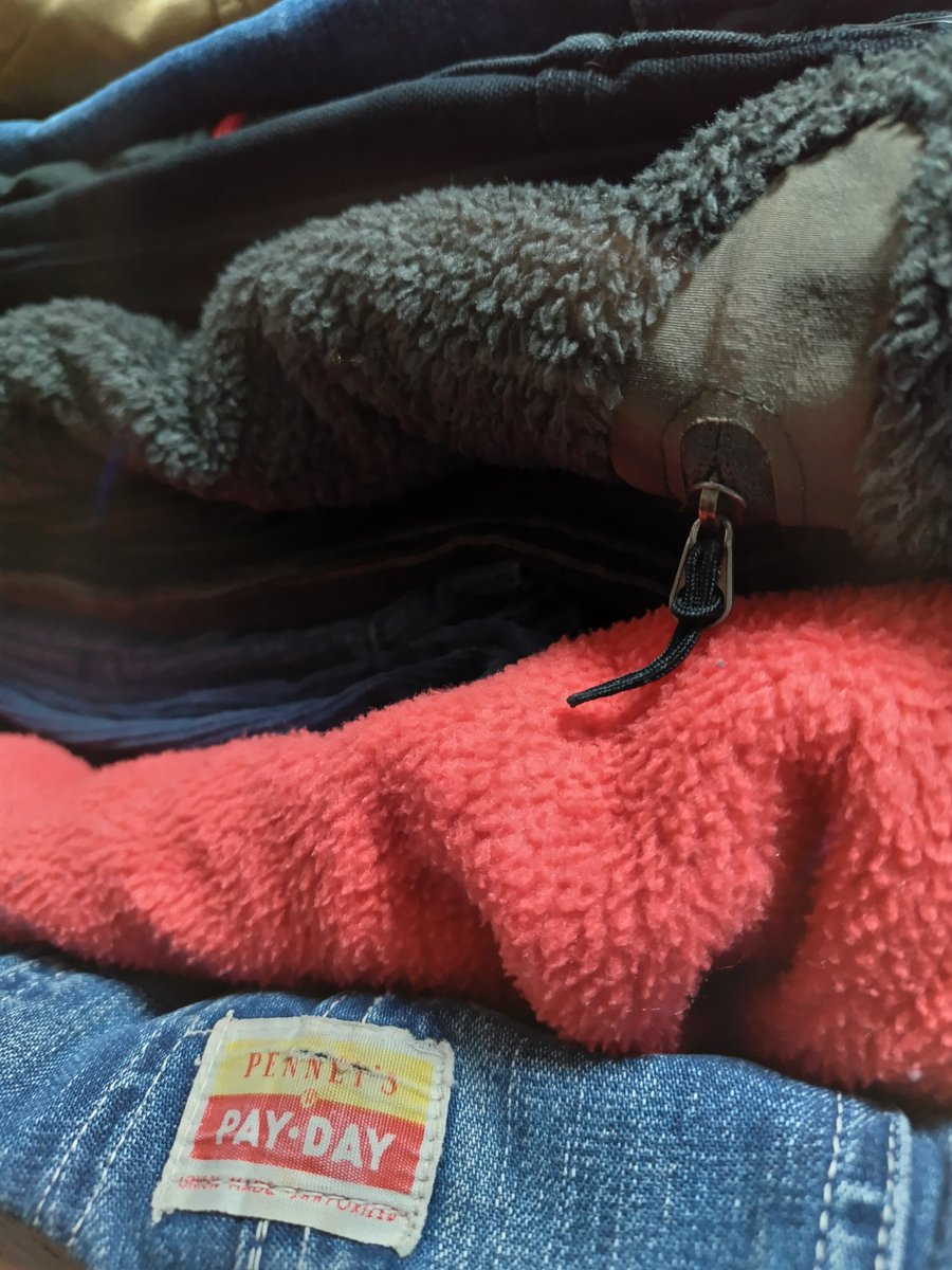 ub_hitohako's tweet photo. 納品完了。我ながら最後の追い込みは凄かった。「だったら最初からそれぐらい頑張れよ」と納品を済ませるたびにいつも思う。反省の日々。
#反省 #反省会 https://t.co/mGDhbMrlLA