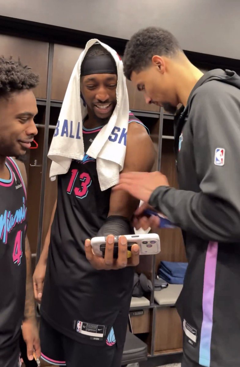HeatvsHaters's tweet photo. The look on Kel’el eyes 😭

Bro was stabbing Bam for dunking on him lmao https://t.co/pDVElVAgJb