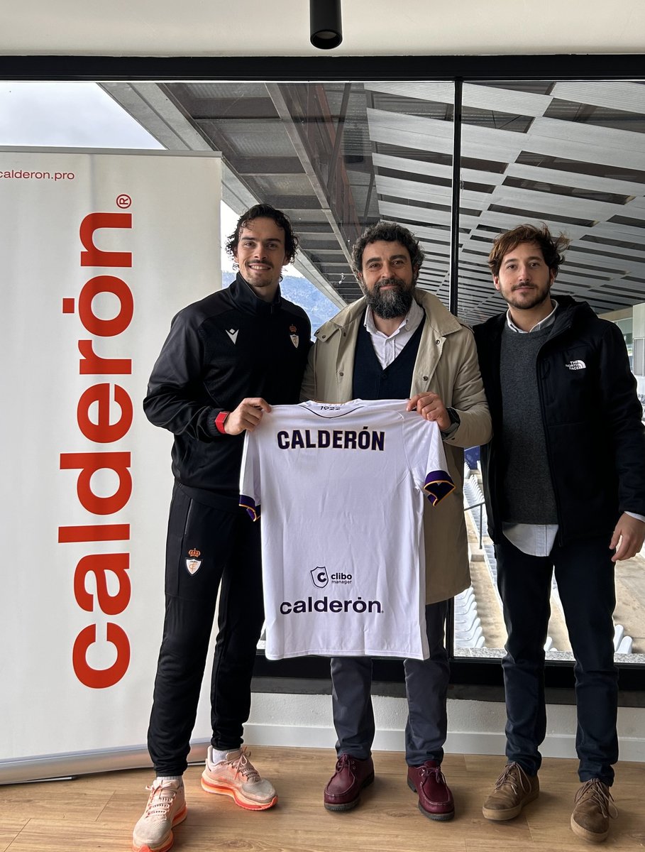 Este mediodía ha tenido lugar la presentación oficial de Pelayo como nueva incorporación del Real Jaén CF, de la mano de nuestro patrocinador global Construcciones Calderón

El futbolista ha destacado su entusiasmo por esta nueva etapa y su plena disposición para trabajar desde