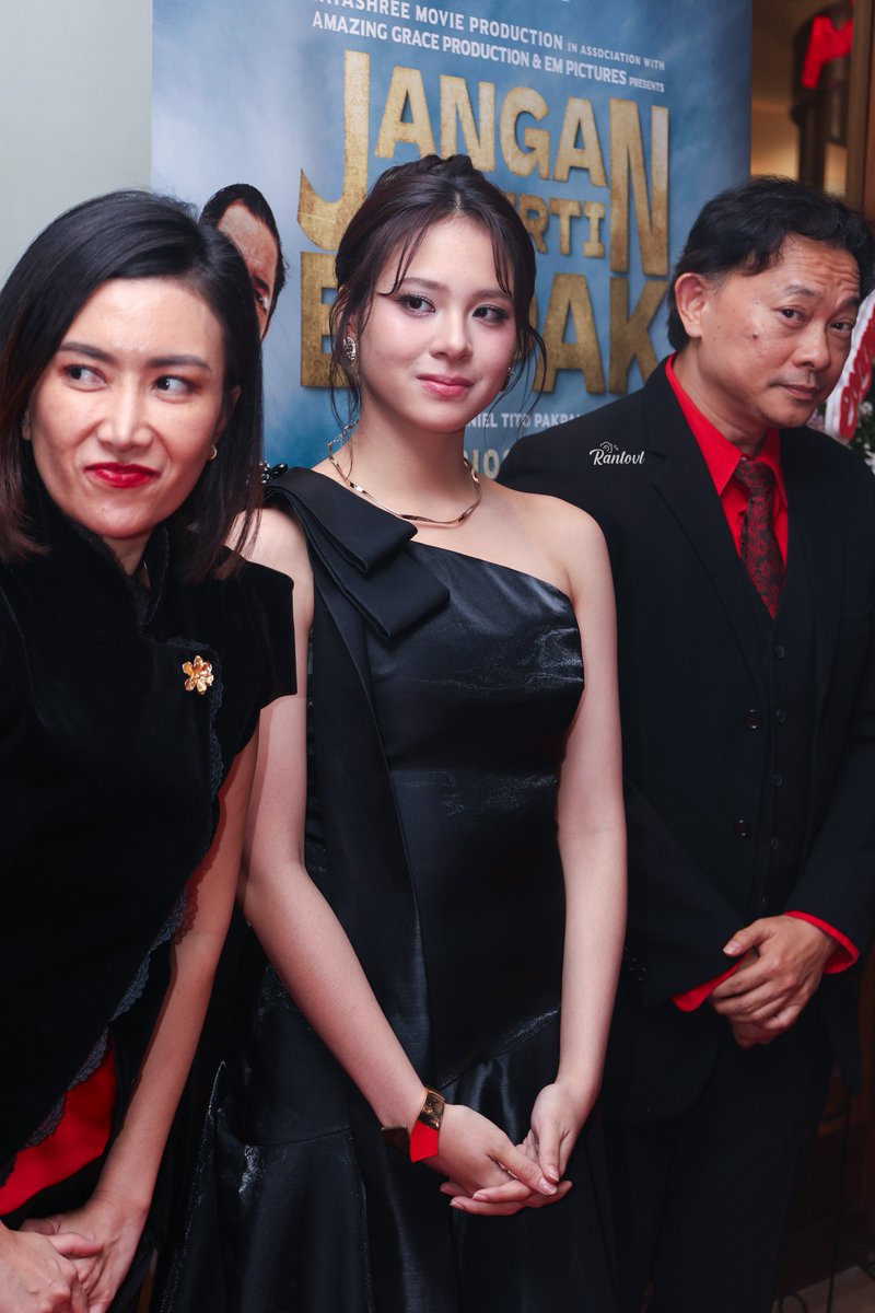 "Jangan Seperti Bapak" Gala Premiere

Zee <a href="/_zeeasadel/">Zee Asadel</a> 😊