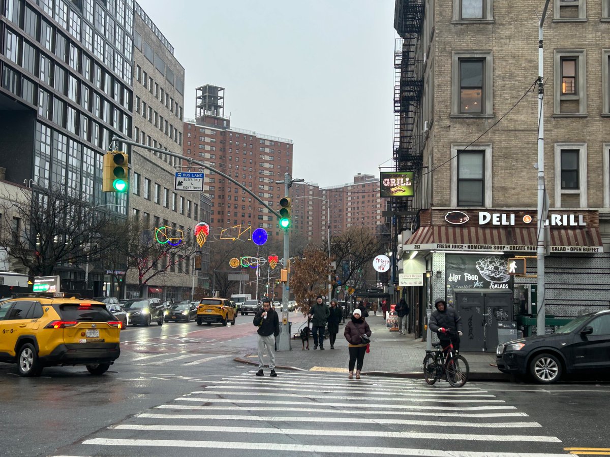 MarkWerling5's tweet photo. The early Dutch settlers helped popularize Santa Claus in America.  Think of Kris Kringle speaking Dutch to the war orphan in “Miracle on 34th Street.”  Here we find St. Nicholas Avenue in Harlem.  #Dutch #SantaClaus #StNicholas #Harlem https://t.co/HQ8iaJk6Za