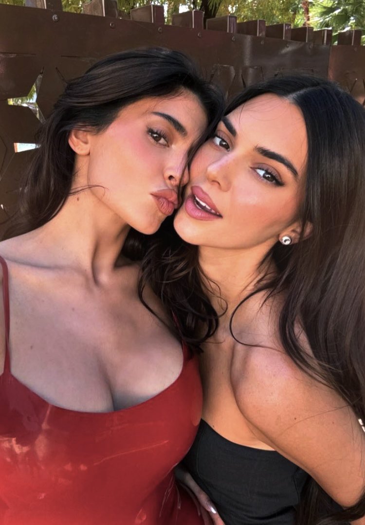 we’re back bitches. 

hope you didn’t miss us to too much. ❤️