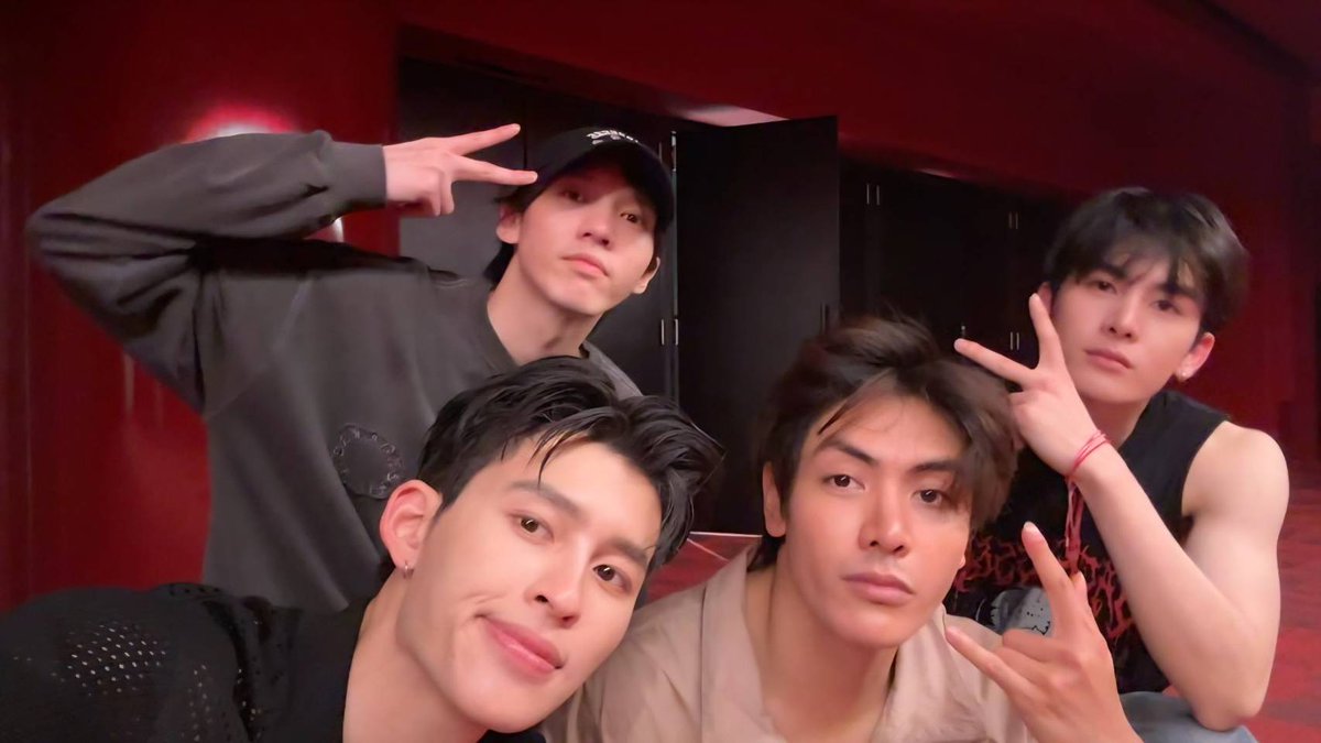 SantaOfficialTH's tweet image. ー◞♡IG UPDATE : ppnaravit
( 09.02.2026 )

ซ้อมครบ 4 คน แล้วค้าบ ✌️

#JASPER
#JoongArchen #aou_tnbknr
#Santapp #ppnaravit