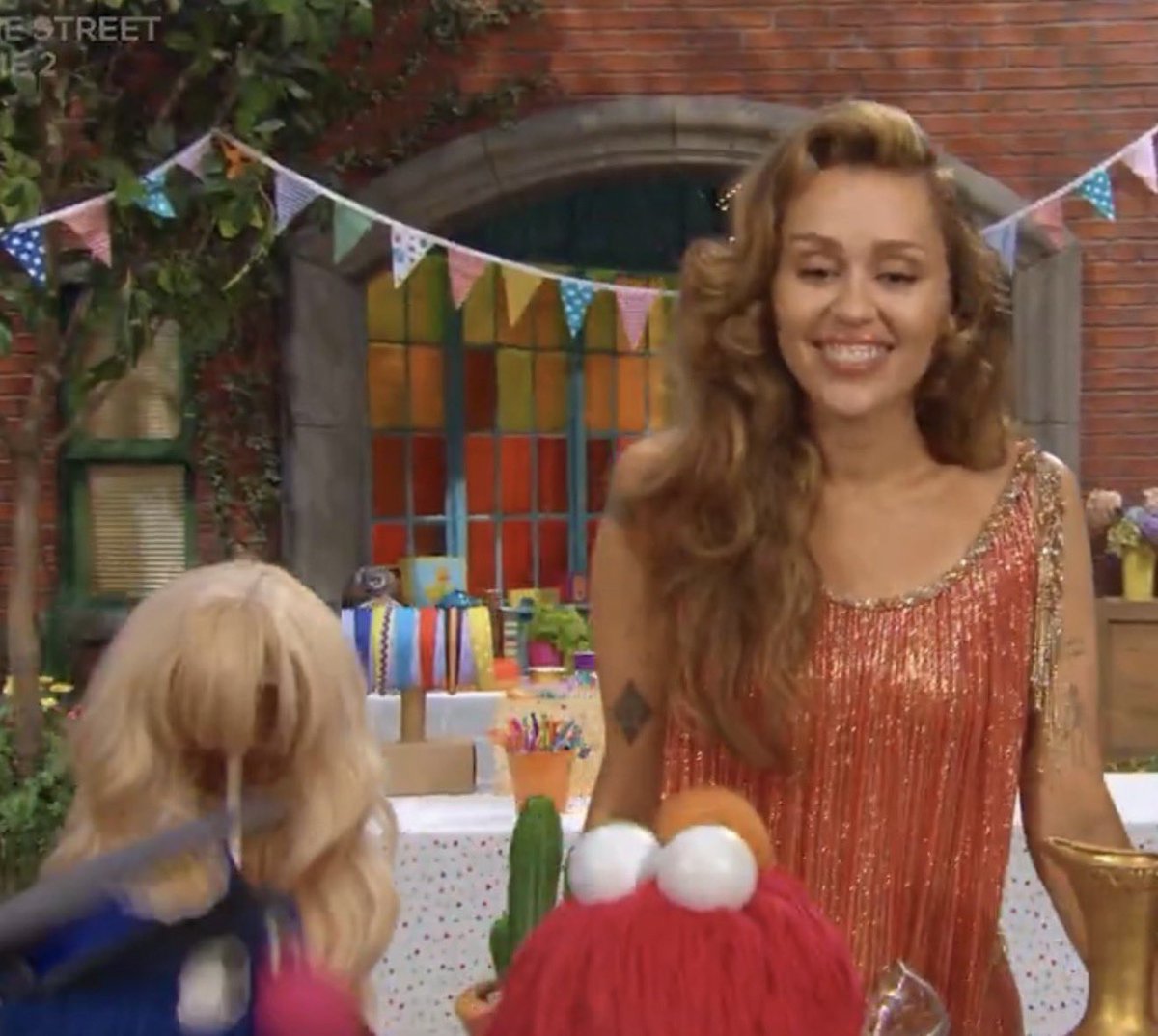 🚨Miley Cyrus starts teasing the Hannah Montan 20th anniversary at the Sesame street new episode.