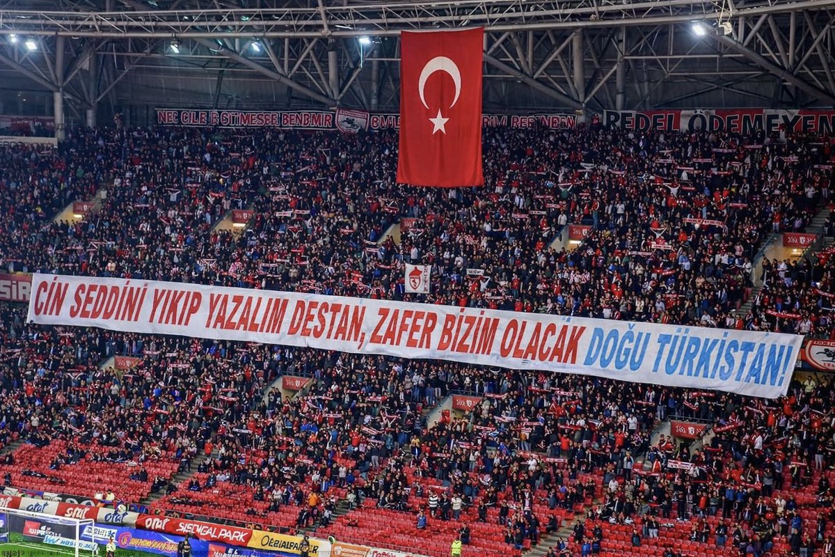 ÇİN SEDDİNİ YIKIP YAZALIM DESTAN,
ZAFER BİZİM OLACAK DOĞU TÜRKİSTAN!

5 Şubat 1997’de, Kadir Gecesi’nde inancını yaşamak isteyen Doğu Türkistanlı masumlar katledildi. Bu zulmün üzerinden 29 yıl geçti ama acı da, öfke de hâlâ taze.

Bizler bu vahşeti unutmadık, unutturmayacağız.