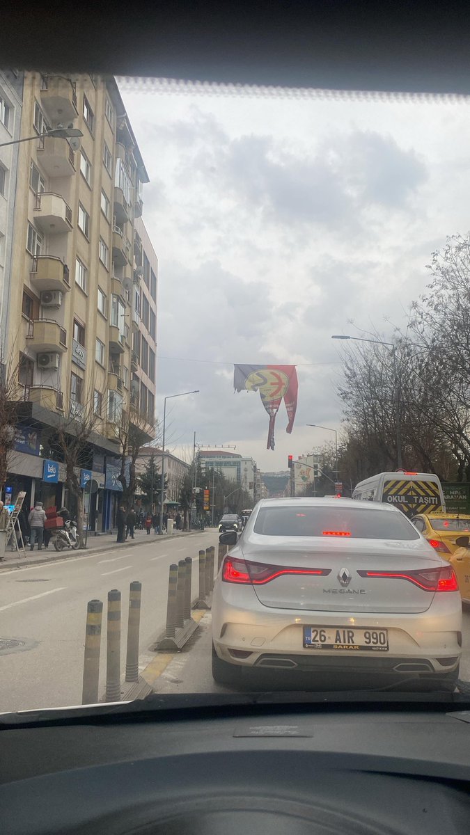 uurerdil's tweet photo. @bksdernegi nin yaptırdığı bayrağın yenisi asılması için teslim edilmesine rağmen halen asılmamıştır. Direkt yetkili merci olarak sizler ilgilenirseniz memnun oluruz. @ayseunluce @CHPKAZIMKURT @eskisehirbb @odunpazari https://t.co/DvjQWybFtJ