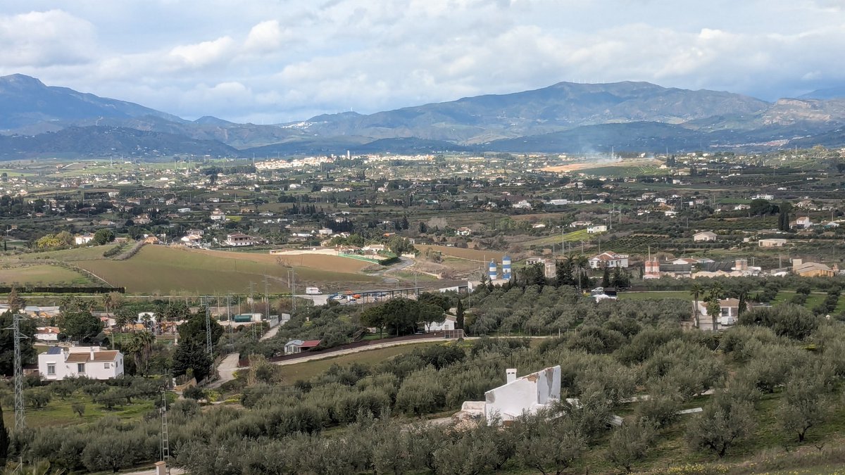 El agua se abre y el verde inunda el Valle del Guadalhorce