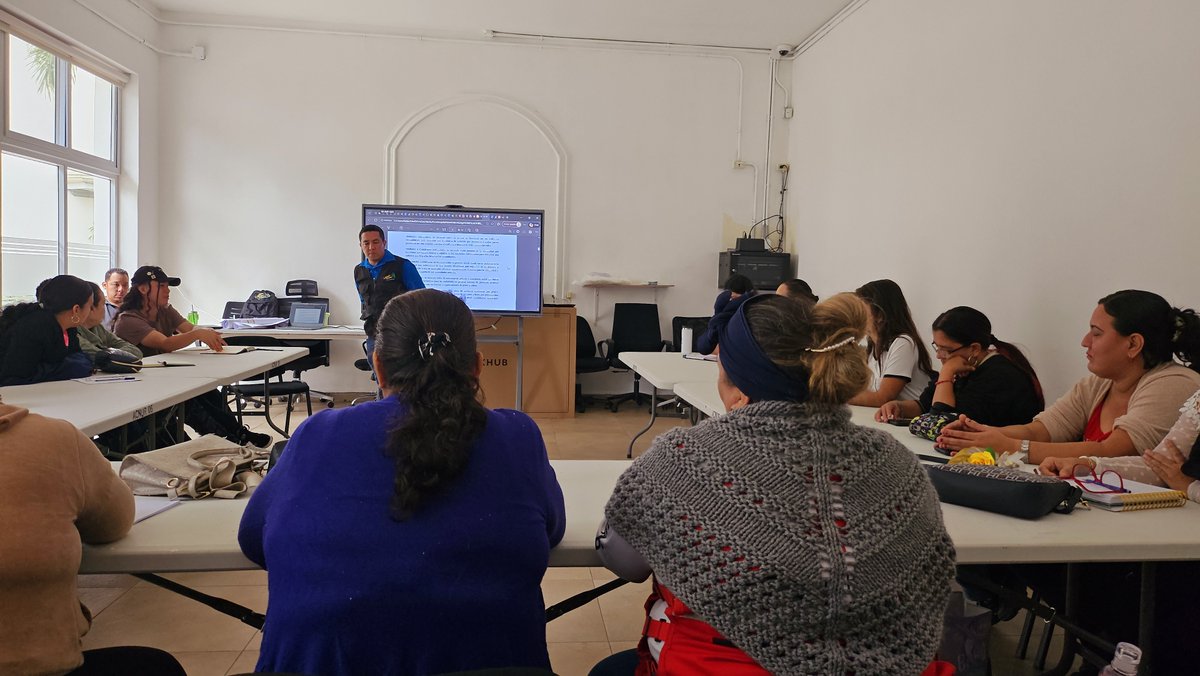 Tu voz también los cuida.
Conciliadores comunitarios de San Pedro Sula y Choloma fortalecen estrategias de protección para crear espacios seguros.
 Vamos juntos, nadie queda atrás.
#“VoyConVos” – <a href="/ACNURhonduras/">ACNUR Honduras</a>