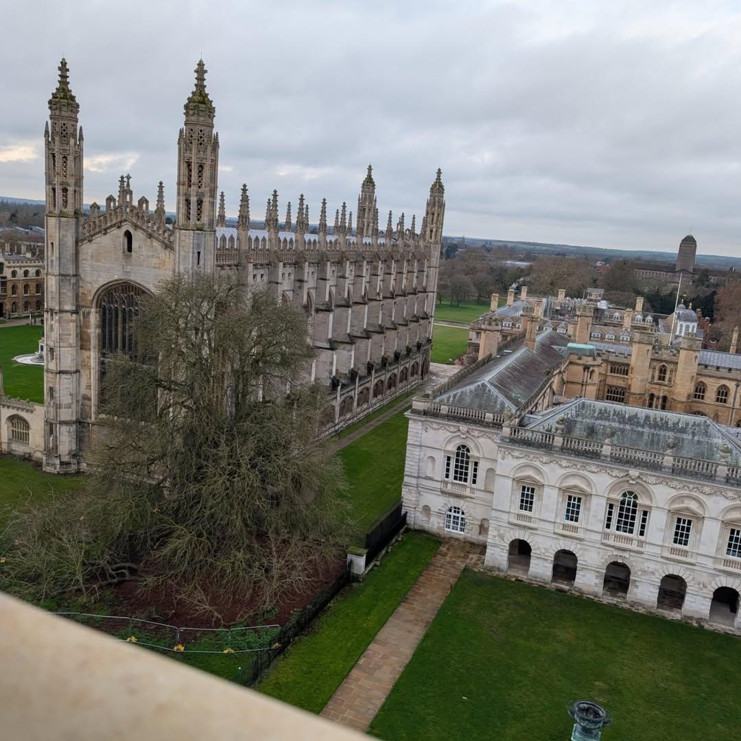 英国出張記2026冬【12日目-その4】

グレートセントメアリーズ教会⛪️のタワーからの景色📷️

#ケンブリッジ #教会 #英国出張記 #イギリス出張 #ブリティッシュライフ