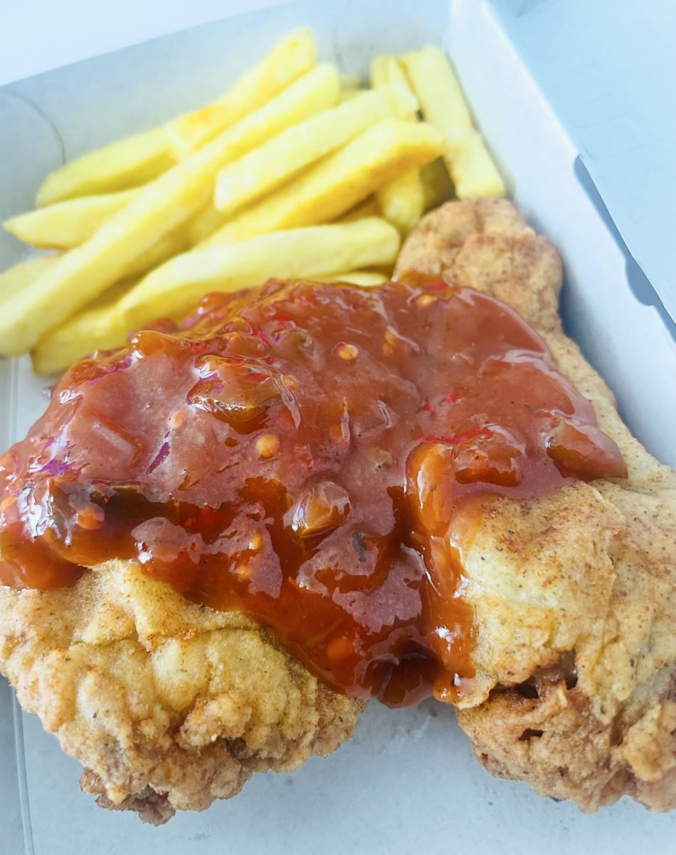 Chris_Nkuna_'s tweet photo. #FlamingRelish x @KFCSA is a match made in flavour heaven. ⚠️ Addictive warning. 
You know how good KFC is, but you don’t know how SCRUMPTIOUS it gets with our famous relish. 😋
Pure versatility, pure convenience.👌🏾 https://t.co/vbUrqqGDLj