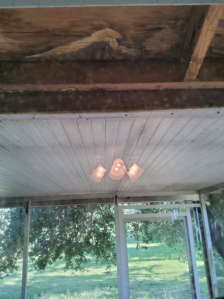 BobRebera71509's tweet image. “Outside: a tarp on the roof.
Inside: what the tarp was hiding.
This is how moisture damage shows up when a rental is neglected—slowly, quietly, and expensively.”

#MoistureMatters #HiddenDamage #RentalProperty #HomeInspection