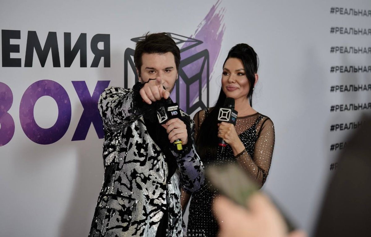 Кто такая Юлия Цветих и причем тут Роман Миров? Интервью с легендой телеканала RussianMussicBox mockvanews.ru/yuliya-czvetih…, беседовал естественно Иван Макаров