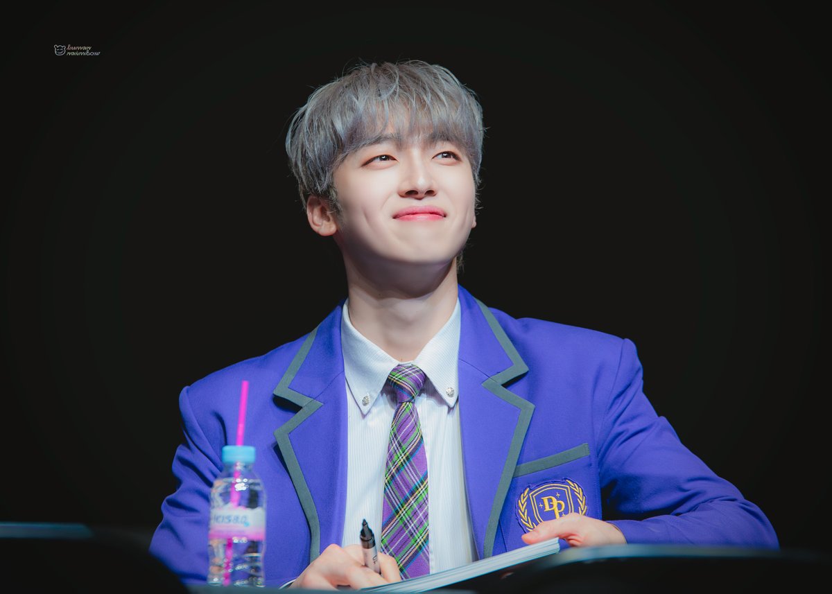 20260204 7시30분 < 타오르는어둠 속에서 > 사인회
미겔린役  #곽민수

✨ lunar-rainbow-pic.tistory.com/895