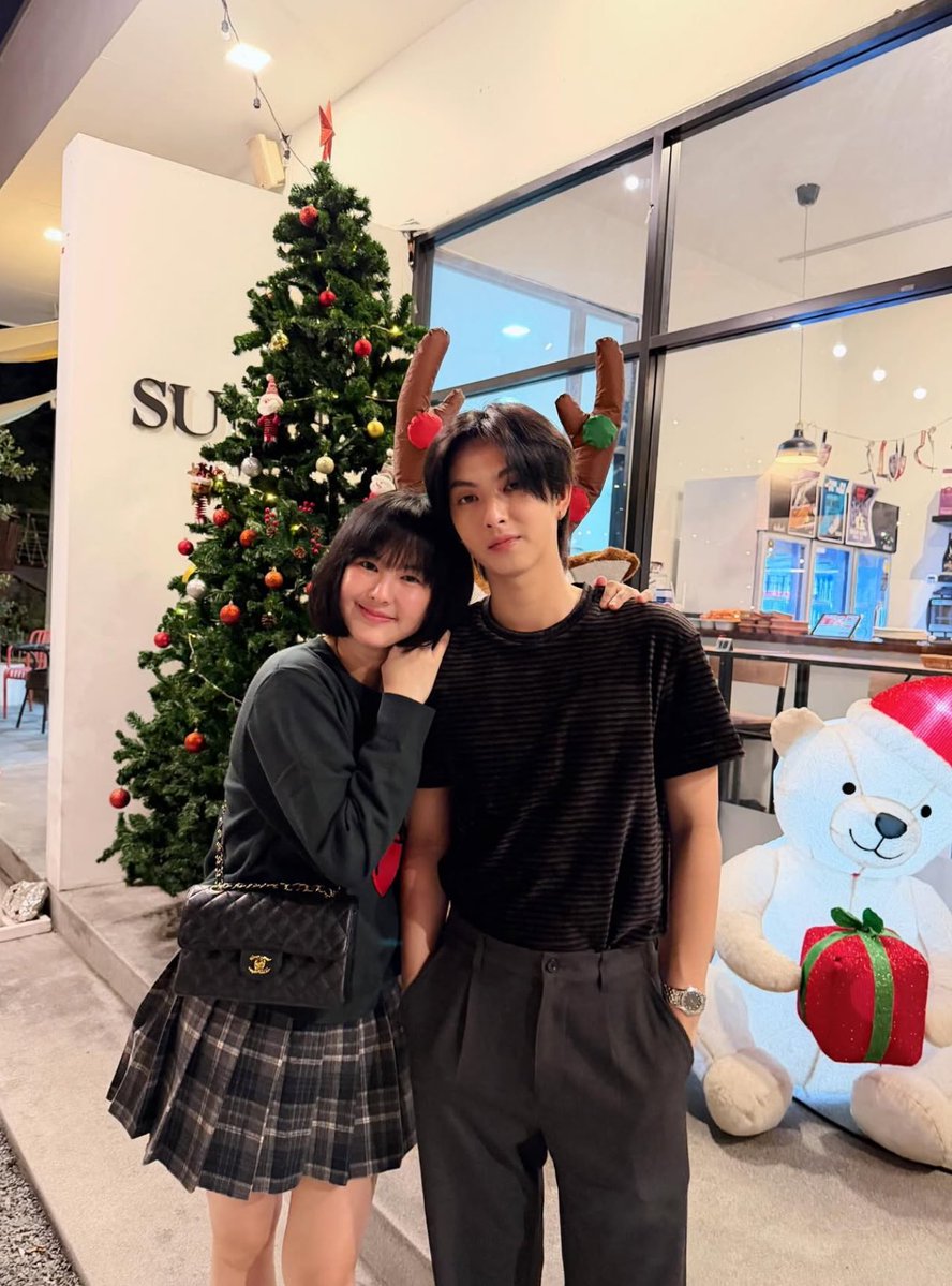 Rami__24raim's tweet image. ทุกคนนี่ร้องไห้จริง “มุมกล้องที่เปอร์ชอบ ฝีมือการถ่ายรูปของพี่เปอร์ที่คะแนนไม่ค่อยดีเท่าไหร่เวลาไปรายการBussing แต่มามี้ชอบที่สุด!!” เด้กเร้กคนนี้อาจจะไม่ได้ถ่ายรูปสวยที่สุดแต่เป็นตากล้องที่มามี้ชอบที่สุดเลยนะคับ ถ่ายด้วยความรักแบบเต็มเปี่ยมเลยนี่นาาㅠㅠ🫂🥺😭