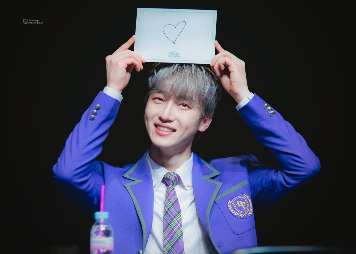 20260204 7시30분 < 타오르는어둠 속에서 > 사인회
미겔린役  #곽민수

♡

✨ lunar-rainbow-pic.tistory.com/895