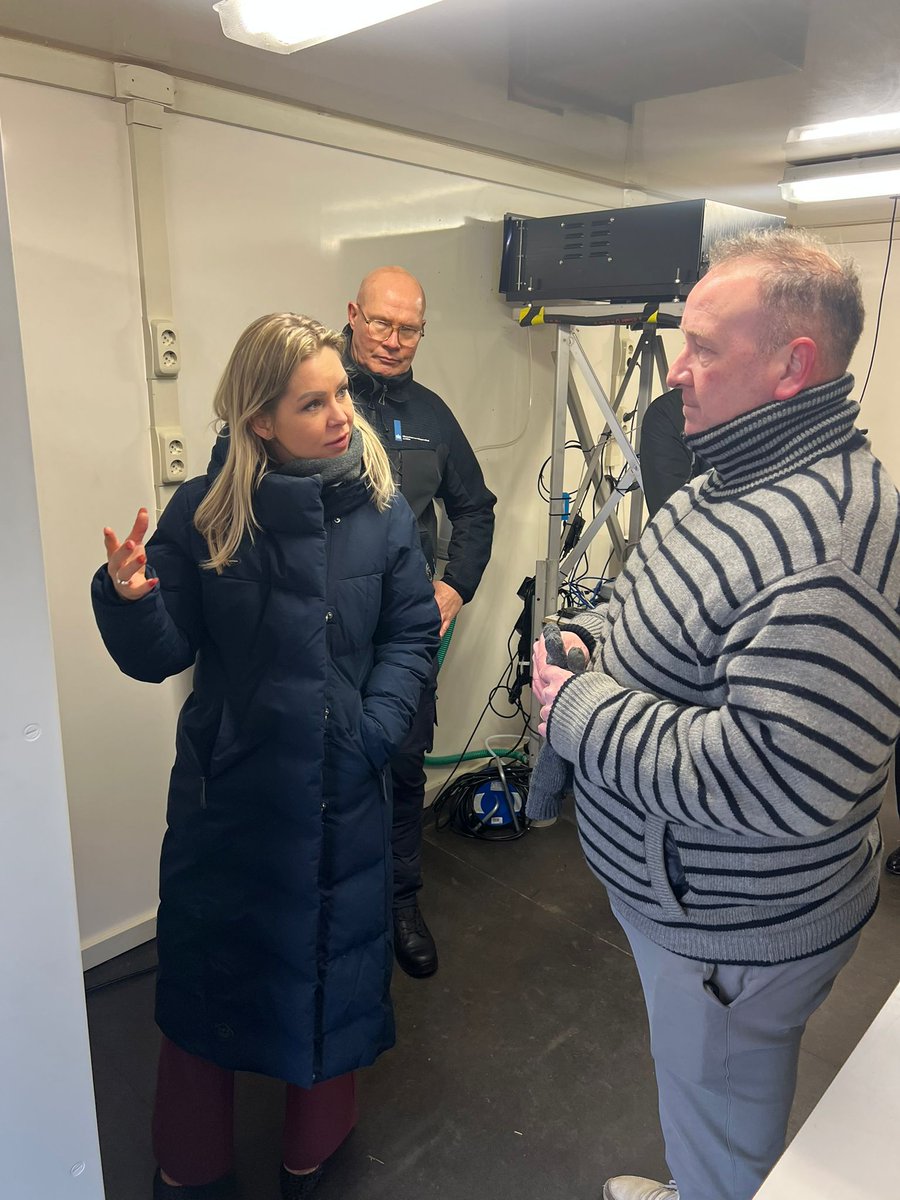 Het RIVM doet veel onderzoek naar stikstofuitstoot en neerslag dus wilde ik daar graag nog eens langs. Tijdens mijn bezoek vandaag heb ik met diverse onderzoekers van het RIVM gesproken over hoe het RIVM stikstof meet en modelleert en welke ontwikkelingen er 1/4