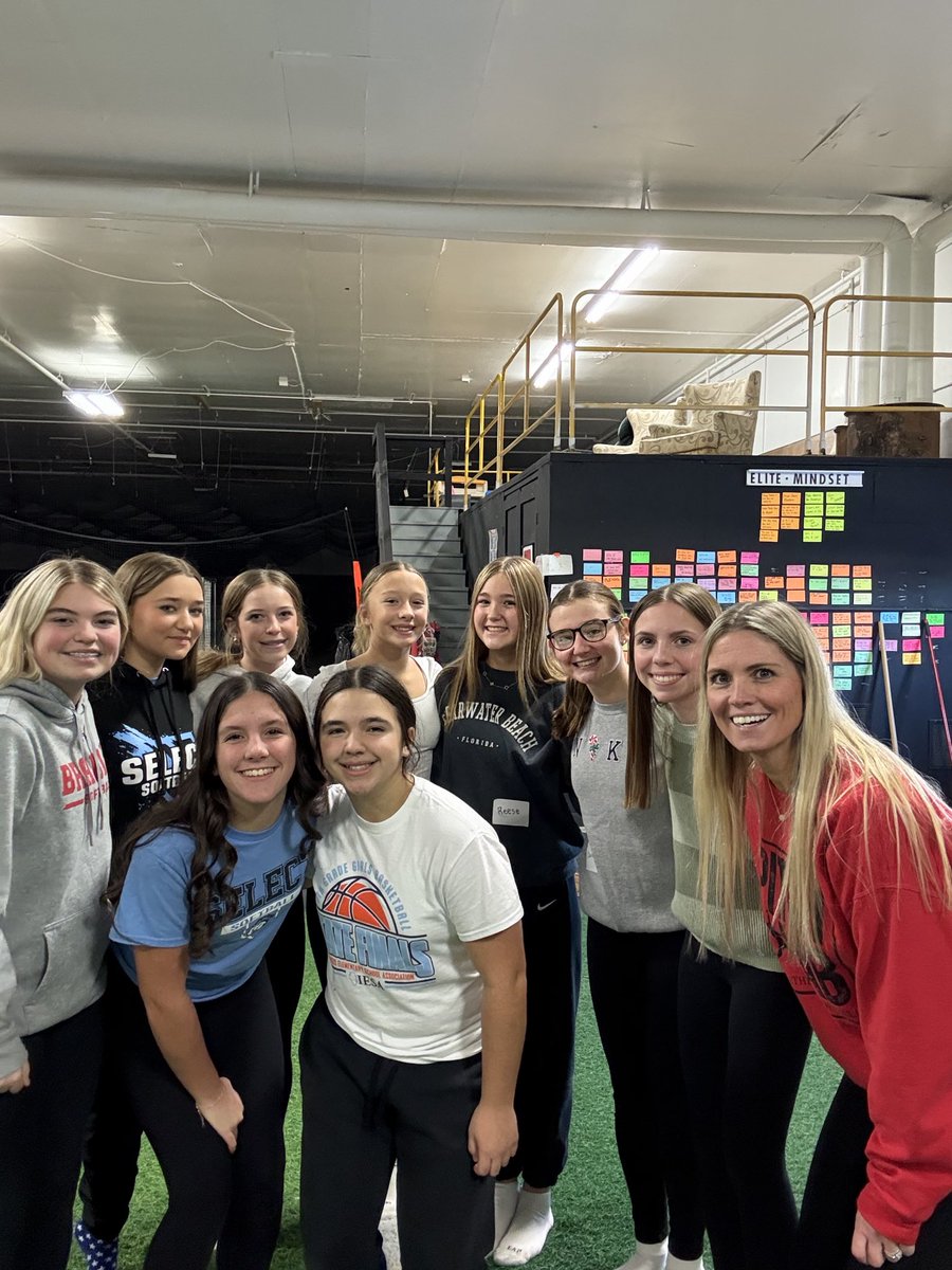 BayWade2's tweet photo. The winter has been spent working on Mental Performance - softball mindset binders, sessions with @the_pitch_lab, and weekly questions from our Coach to improve our IQ and team camaraderie. https://t.co/FWTEPGsYtB