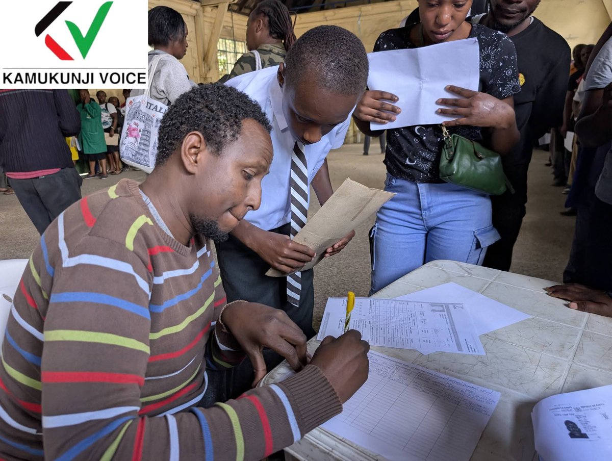 kamukunjivoice's tweet photo. The bursary registration will continue tomorrow, February 10th, at the Chief's Camp in Eastleigh South Ward in the morning and at Kiambiu Chief's Camp in the afternoon. As the community comes together to support its children's education the future of Kamukunji is in good hands. https://t.co/Ltq0V0gaQP