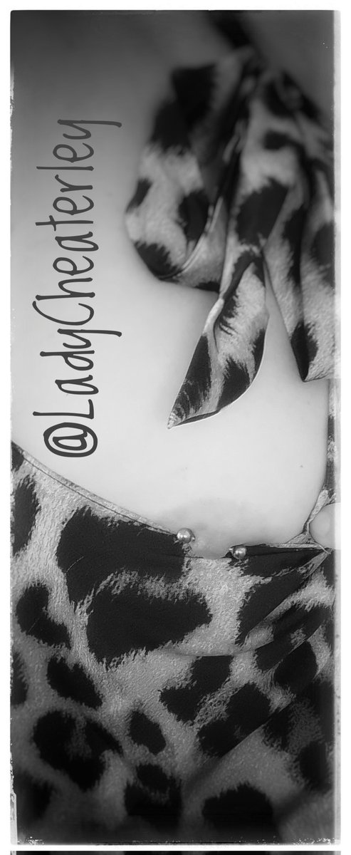 97679swinger's tweet photo. @LadyCheaterley au travail.
Qui a bien pu prendre la photo ? 🤔
#nipplespiercing
#nipplespierced
#personnalpornstar https://t.co/wk5gGdxViX