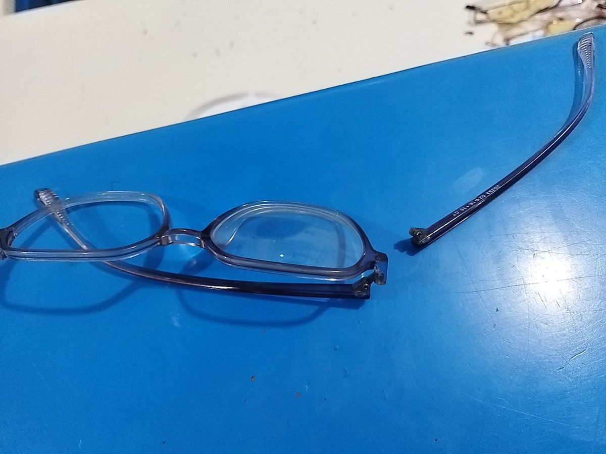 Dün sabah uyandığımda gözlüklerim kırılmıştı. Tamir ettirmek için gittim ama bana yeni bir çerçeveye ihtiyacım olduğunu söylediler. Yardımınıza ihtiyacım var; 50 dolara ihtiyacım var. Teşekkür ederim.
chuffed.org/project/archsu…