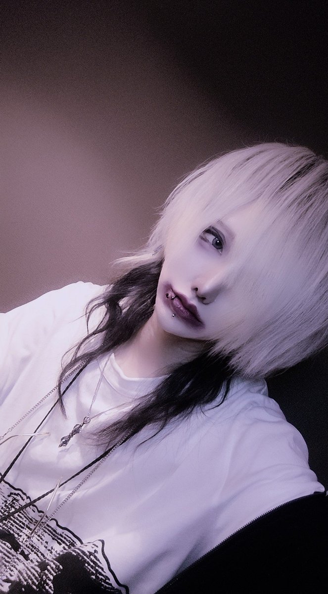 楪まな。 tweet media