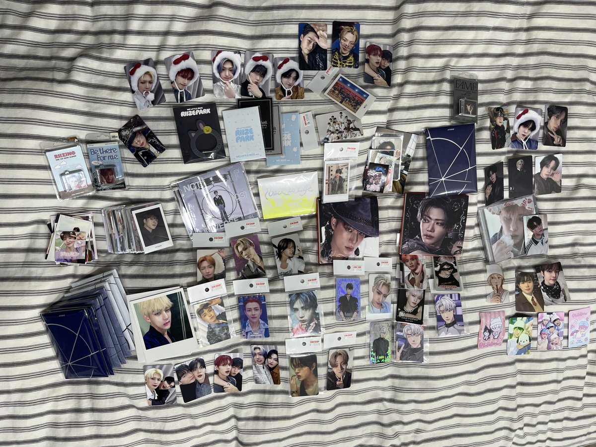 Specialine_K's tweet image. emplettes du jour 1&amp;amp;2 (beaucoup de craquage de la part de Carla) #evidence &amp;amp; surtout le plus important L’ANNIVERSAIRE DE JOHNNY avec pleins de Freebies MASTADINGUERIE 
Yunho Kittyz j’le mange 🫦