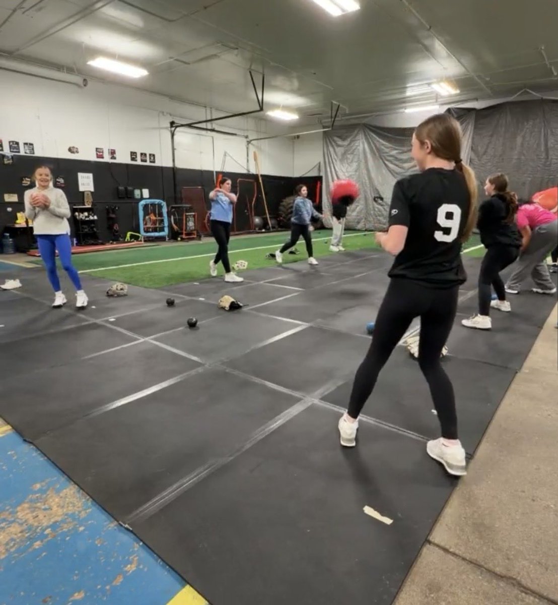 BayWade2's tweet photo. We attended a High Level Throwing class to work more on better mechanics and correct throwing patterns. https://t.co/bjE3fUvYVA