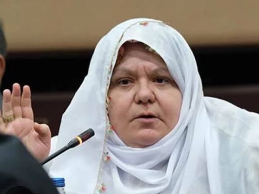 1yasminO's tweet photo. Beşikte bebeğini bırakıp cepheye koşan  taşla, sopayla catışan cesur Nene Hatun ve onun gibi bir çok Anadolu kadınının nasıl giyindiğini unutanlar bizden değildir ..

Geçmişini bilmeyen, geleceğini de bilemez..

“Zeynep Güneş” https://t.co/NtRurhoIFc