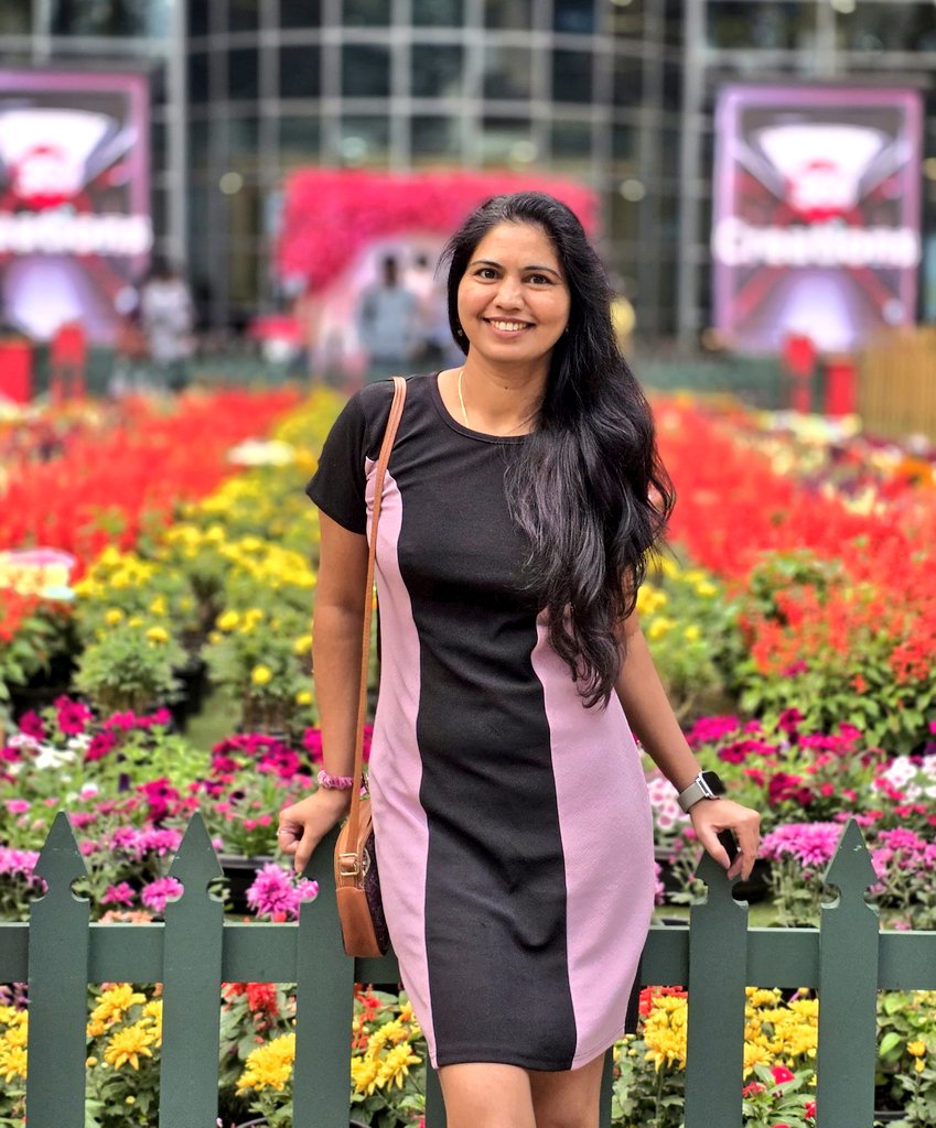 Iam_KiranK1's tweet photo. वो मुस्कुरा के पुकारें जो नाम से मुझको,
मिठास लफ़्ज़ों की सासों में घुलने लगती है।

- Kiran K.
#chocolate_day 🍬 https://t.co/LcGGPZBrOg