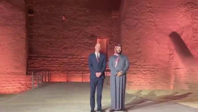 ولي العهد الأمير محمد بن سلمان يستقبل ولي عهد بريطانيا الأمير "ويليام" في الدرعية، ويأخذان جولة على قصر سلوى في حي طريف 