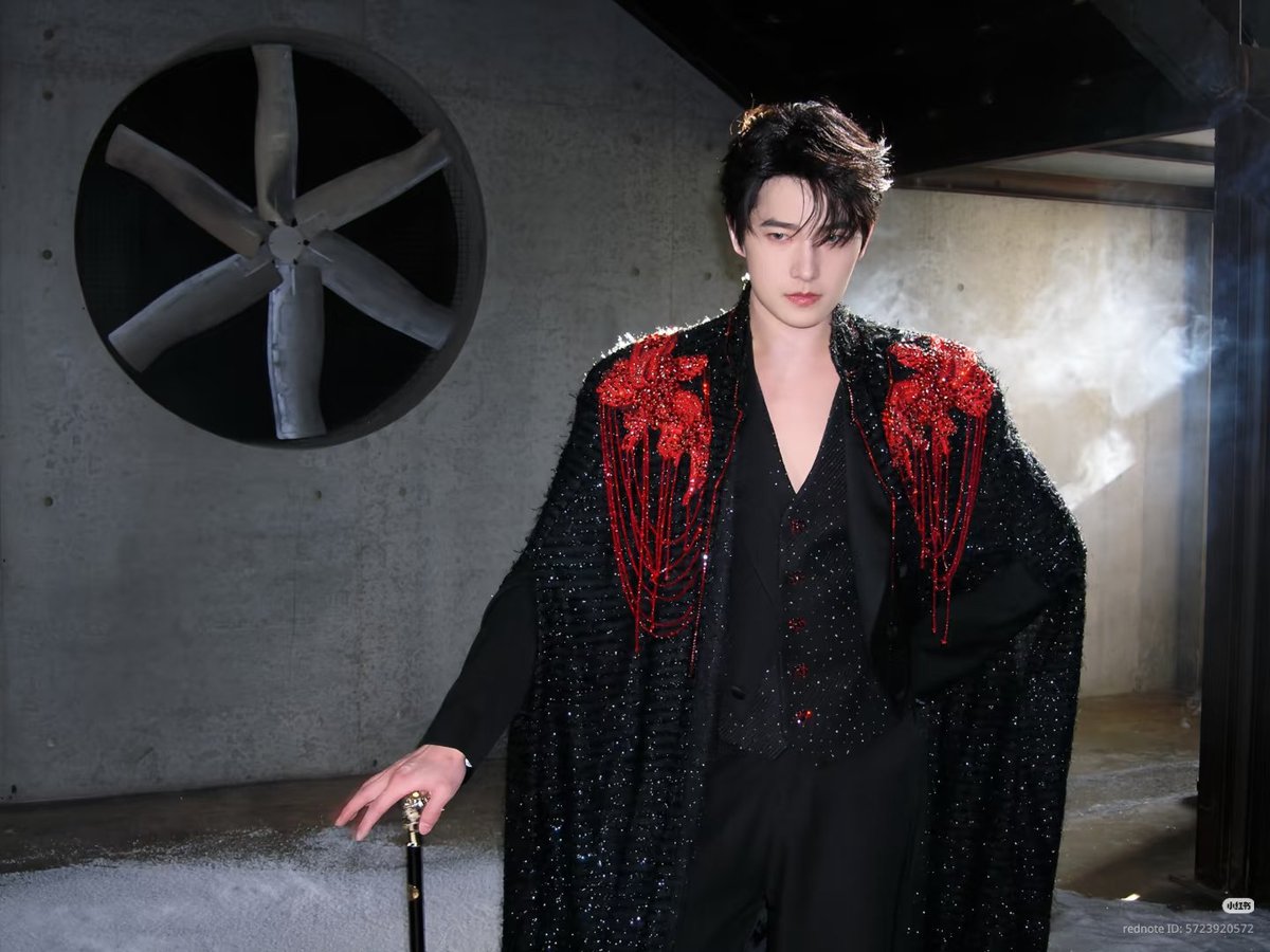 4รูปจาก xhs ของเกี๊ยว หล่อจนหวีดไม่ทัน😂

#หยางหยาง #YangYang杨洋 #YangYang #杨洋