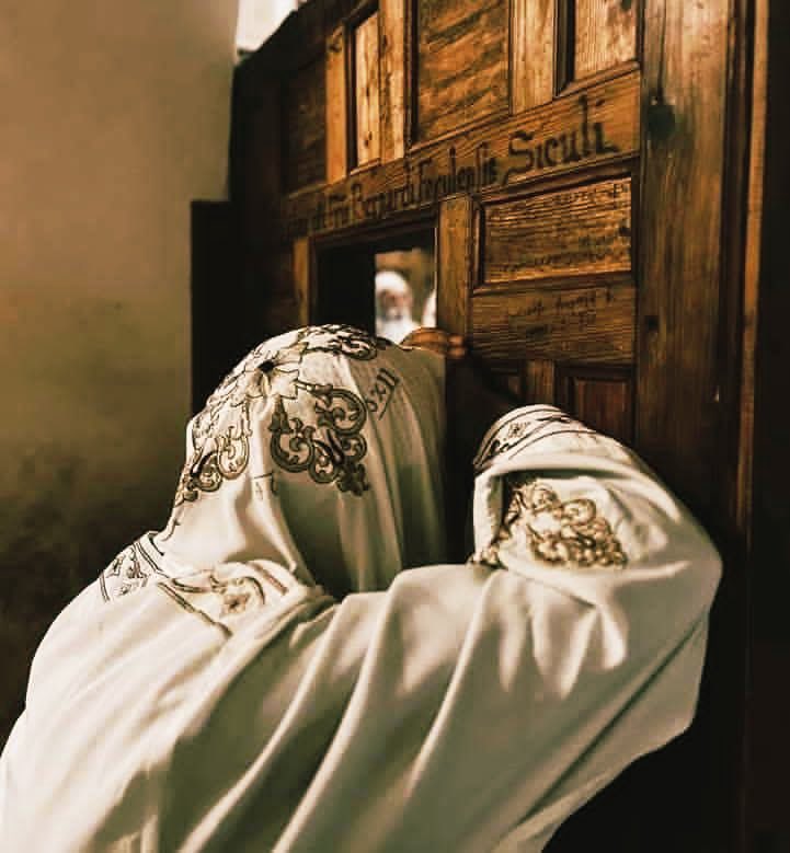 sehamayed's tweet image. ها قد اتيت ياسيدي مجددا قارعا باب تعطفك 🙏🏻