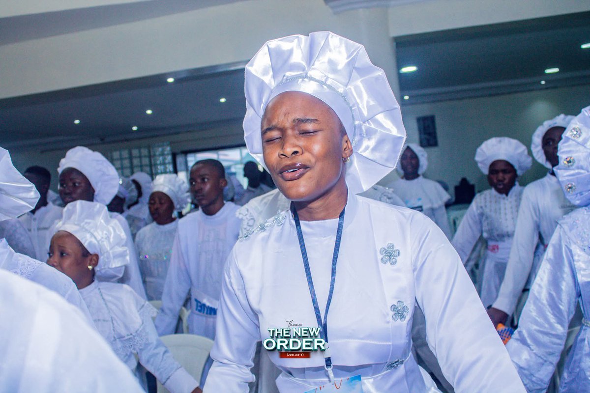 Oluwasemil98752's tweet photo. The girl you know versus how she communes with her maker.
#Ipray https://t.co/UBgpA4fRT1