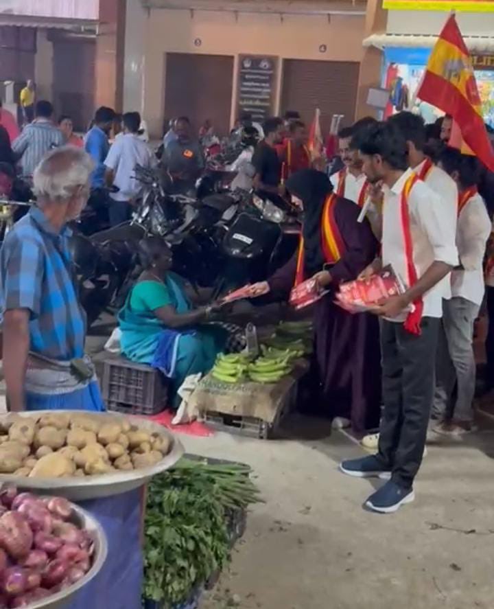 TST_Offcl's tweet photo. இன்று (9-2-2026 ) திங்கட்கிழமை அன்று நம் திருநெல்வேலி வடக்கு மாவட்ட தமிழக  வெற்றிக் கழகம் சார்பாக *பாளையங்கோட்டை சட்டமன்ற தொகுதிக்கு உட்பட்ட பாளை காந்தி மார்க்கெட்டில்  450 கடைகளின் வியாபாரிகள் மற்றும் பொது மக்கள் அனைவருக்கும்  தவெக  சார்பாக துண்டு பிரசுரங்கள் உடன்  தவெக வெற்றி சின்னமான விசில்* வழங்கப்பட்டது. 

மேலும் வியாபாரிகள் பொதுமக்கள் உற்சாகத்துடன் பெற்றுக்கொண்டனர். 

இடம்:- பாளையங்கோட்டை காந்தி மார்க்கெட், திருநெல்வேலி @TVKVijayHQ