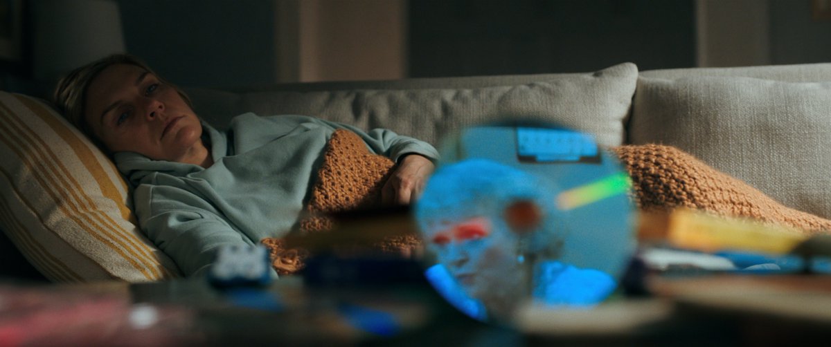 toutestt's tweet image. Frame Within a Frame
Pluribus (2025) — S1E3, “Grenade”