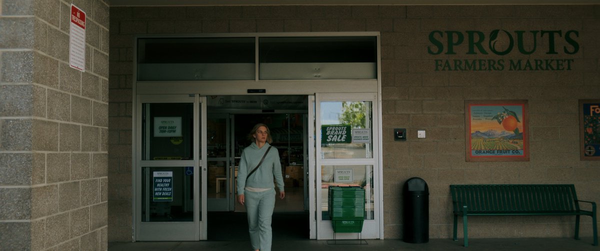 toutestt's tweet image. Frame Within a Frame
Pluribus (2025) — S1E3, “Grenade”