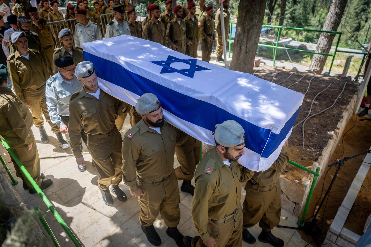 BAPingLoud's tweet image. 🚨 Alex Pretti's body has arrived in Tel Aviv for his funeral. Pretti served in the IDF's medical corp, especially Unit 888, which conducts human experimentation on live Palestinians and has been the subject of controversy in the past